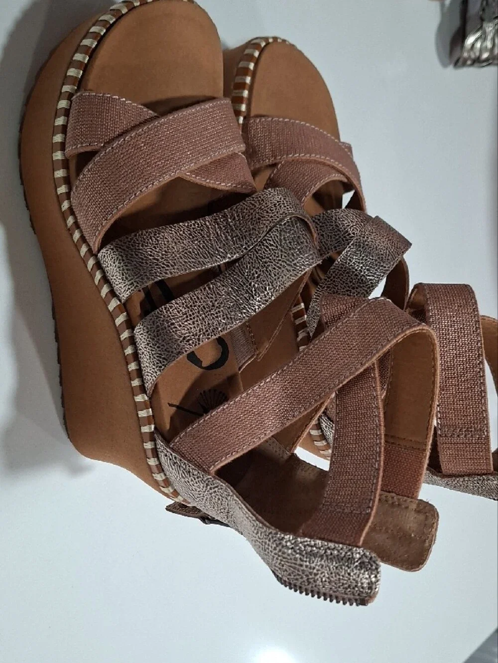 OTBT Brown Strappy Kids Sandals with Elastic Cross-Straps